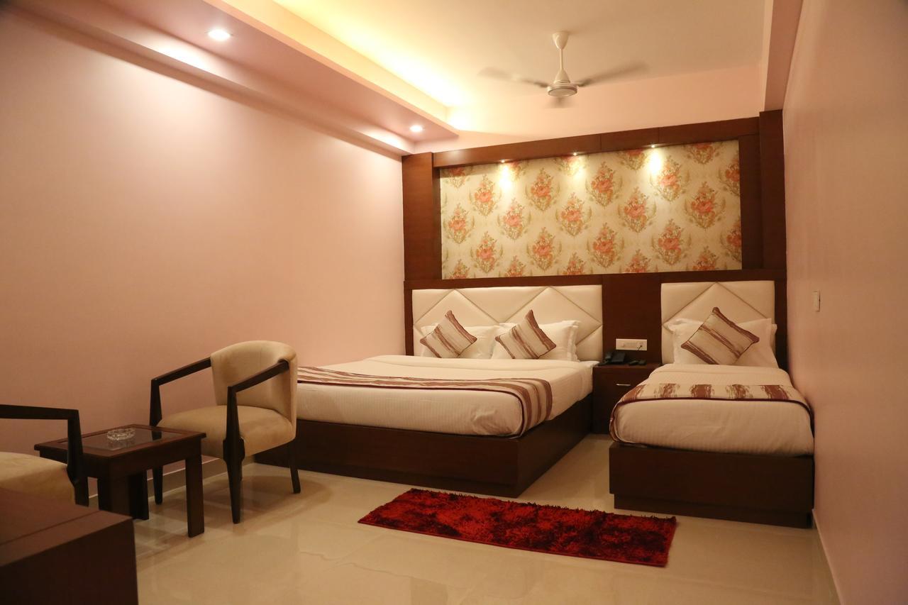 Hotel Varanasi Inn Exterior photo
